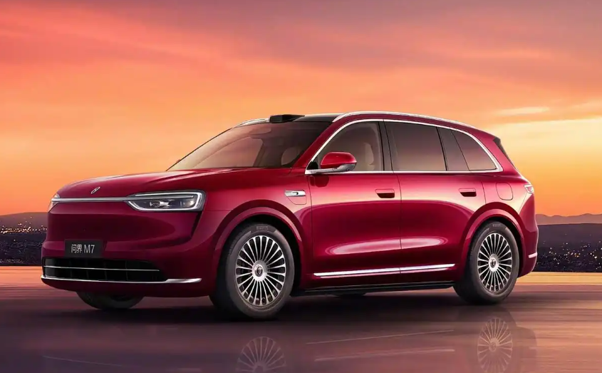 问界M7增程长续航版开启预订，提供五/六座配置及多选择！