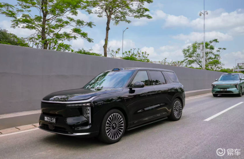 智己LS8深度试驾：以百万级驾控定义2026最强8系旗舰