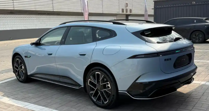 阿维塔06T实车亮相 4月8日预售 华为激光雷达