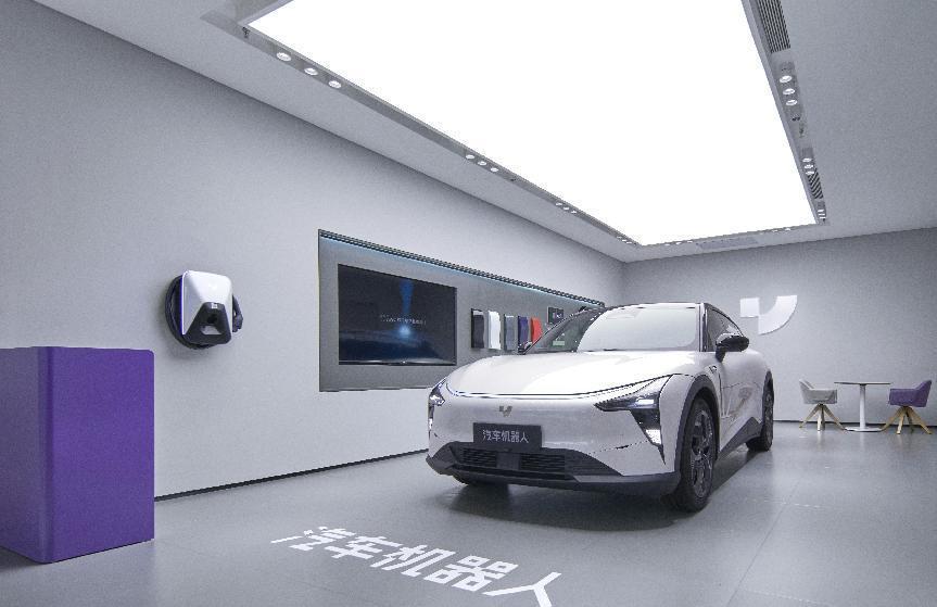 极越01、智己LS6，动力智能化已是标配？竞争已达底盘？