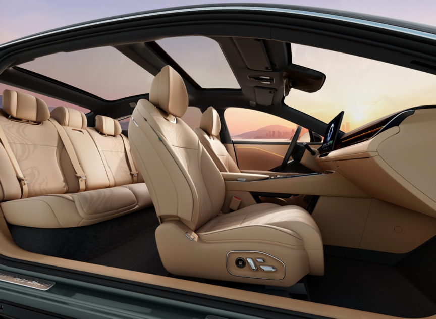 探店广汽丰田铂智7到店,华为加持+双腔空悬,只要20万?