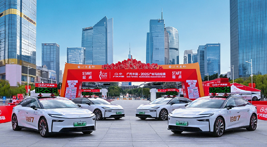 豪华纯电铂智7领跑2025广州马拉松