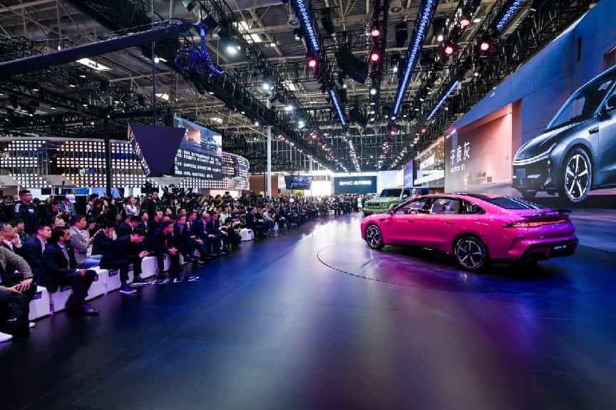 纠结纯电家轿怎么选？看完6.48万元起的极狐S3再下单