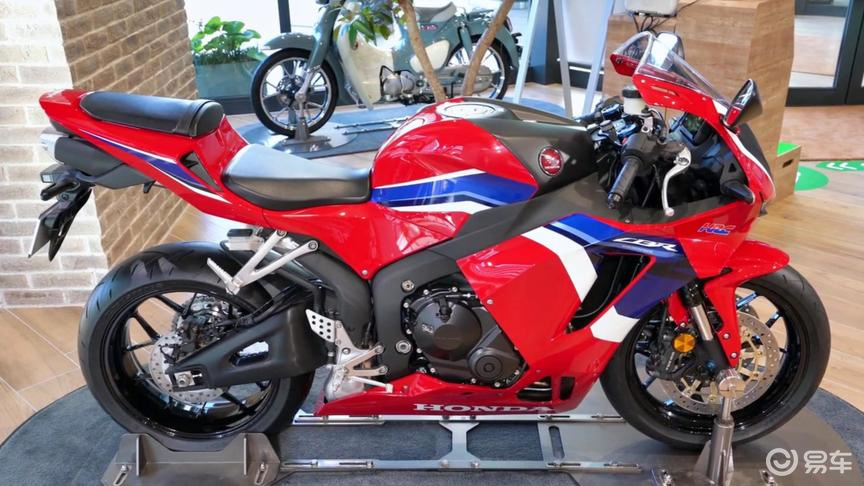 新车到店,实拍2020款本田cbr600rr,太惊艳了!