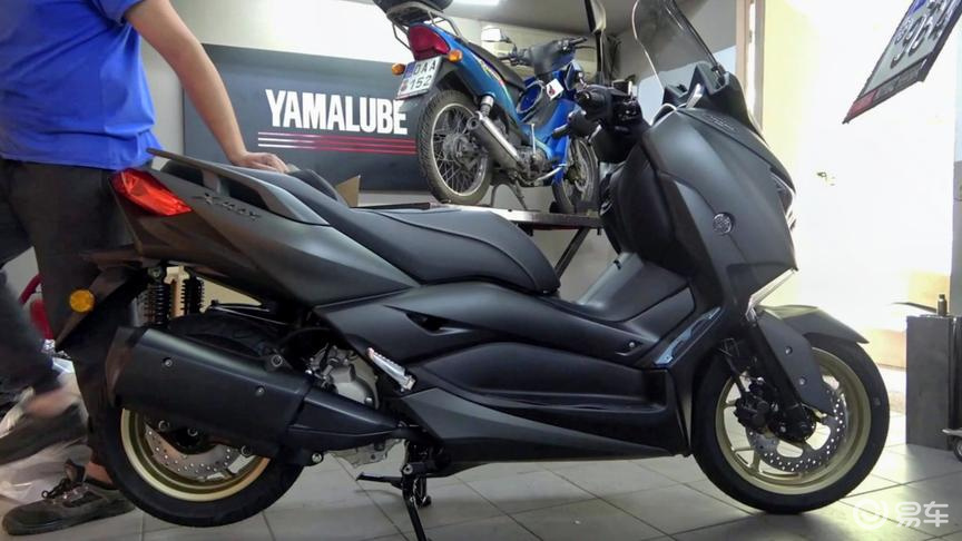 新车到店,实拍2020款雅马哈xmax300cc,外形太帅!