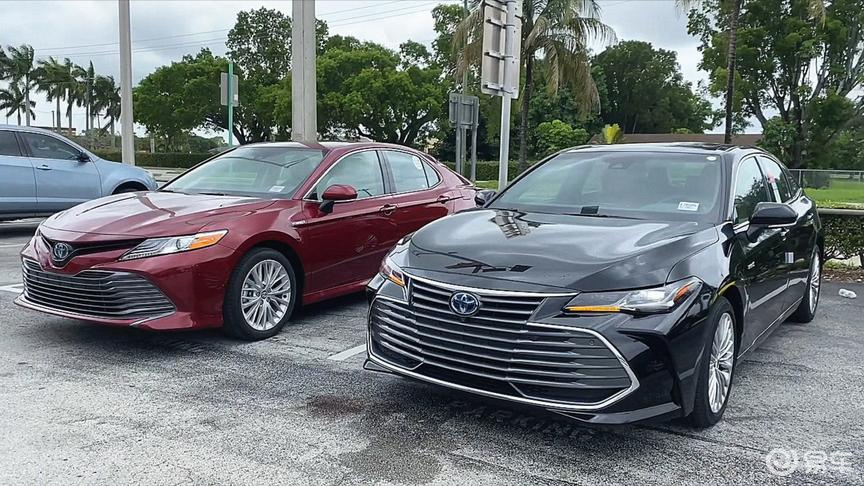 丰田亚洲龙和丰田凯美瑞该怎么选?停一块对比一下就知道了