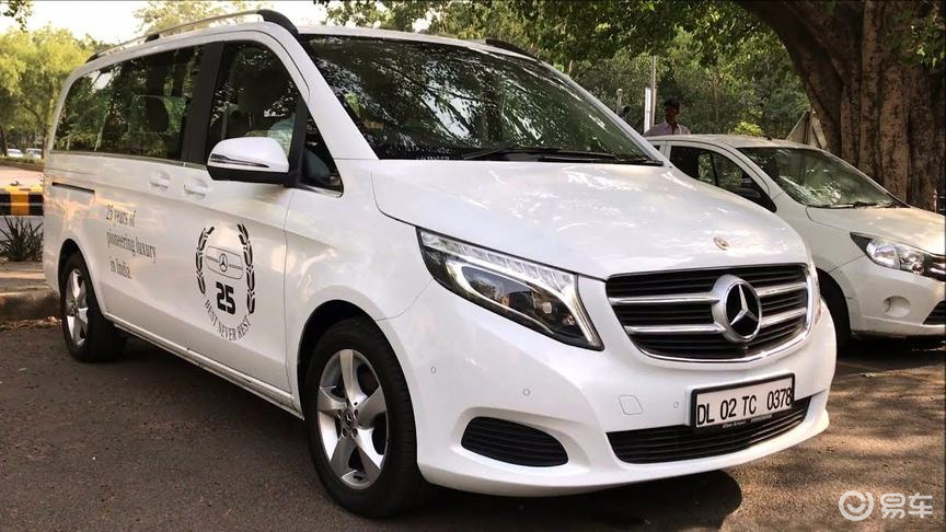 奔驰v220d到货,按下钥匙看到内饰后,心动了