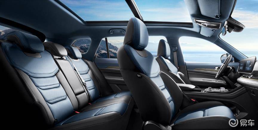 福特领睿的长宽高分别为463019351706mm车内也蕴藏