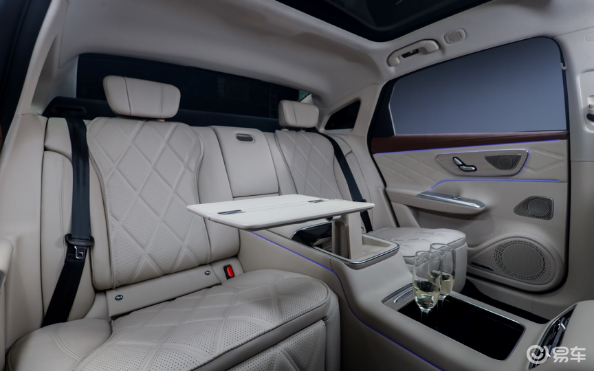 不止进化!风云A9L光辉四驱,智驾豪华拉满17万级新选!