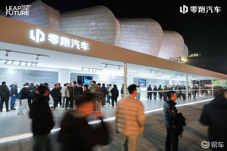 零跑D19与D99双旗舰亮相，技术硬实力破局豪华旗舰市场