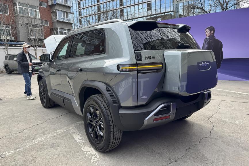 体验方程豹钛3闪充版：15.38万元起，充电接近加油体验