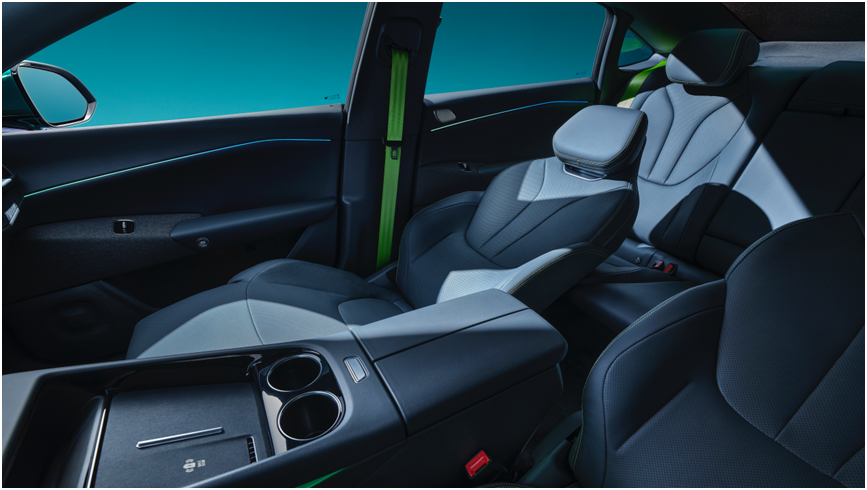 极狐全新阿尔法S5智能驾驶辅助，覆盖城市场景与高速路况