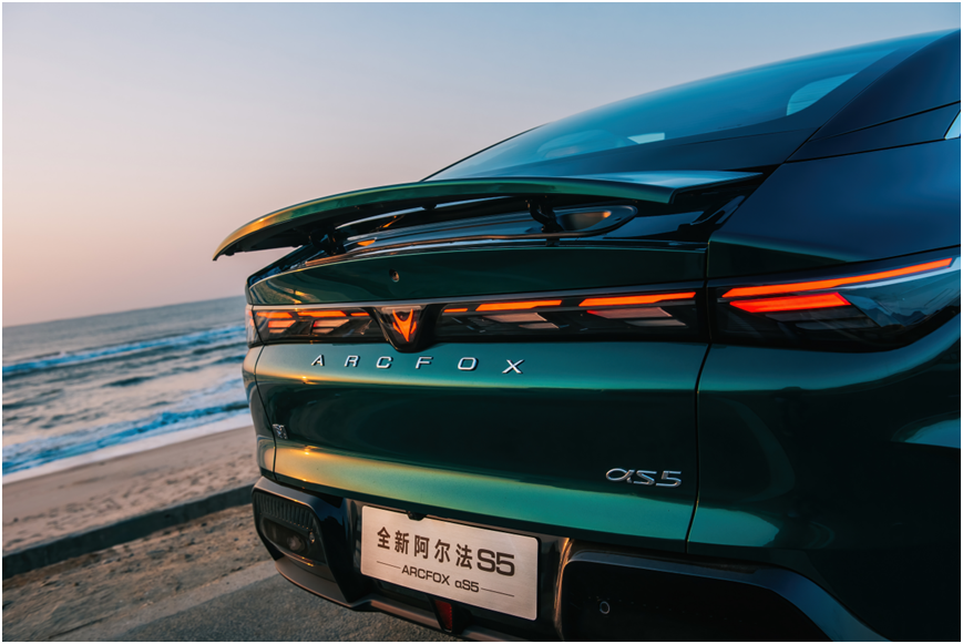 极狐全新阿尔法S5上市 9.98万起