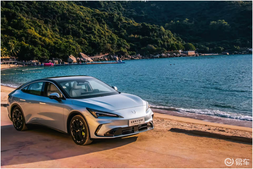 极狐全新阿尔法S5“蓝眼狐”神韵，科技感点亮街头？