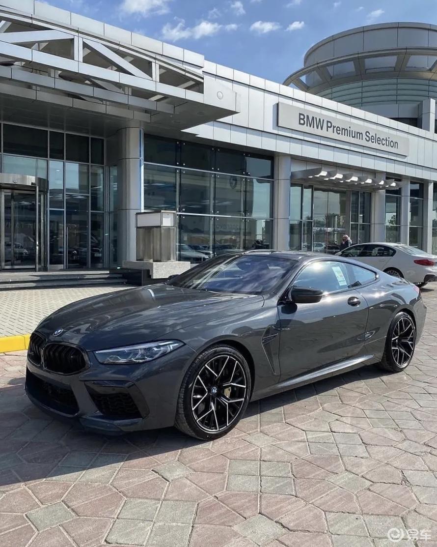 搭44升v8引擎外形更加犀利运动宝马m8雷霆版