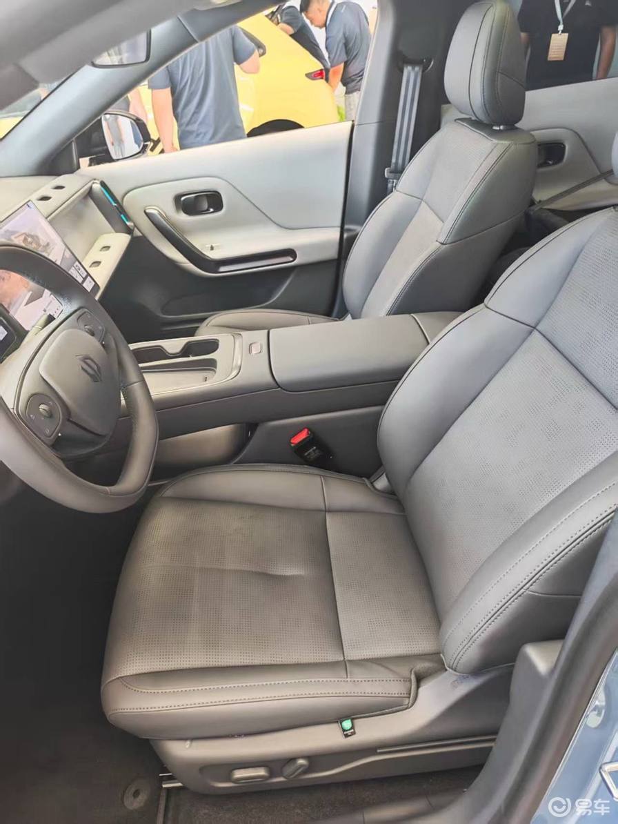 零跑Lafa5,小钢炮既视感+无框车门,续航605km