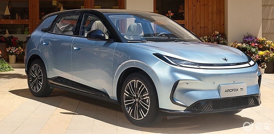 10万级代步车二选一 零跑Lafa5与极狐T1该怎么选?