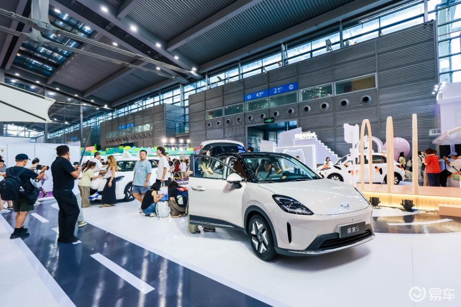 五菱新款A0级车获认可，23天大卖20000辆，有何魅力