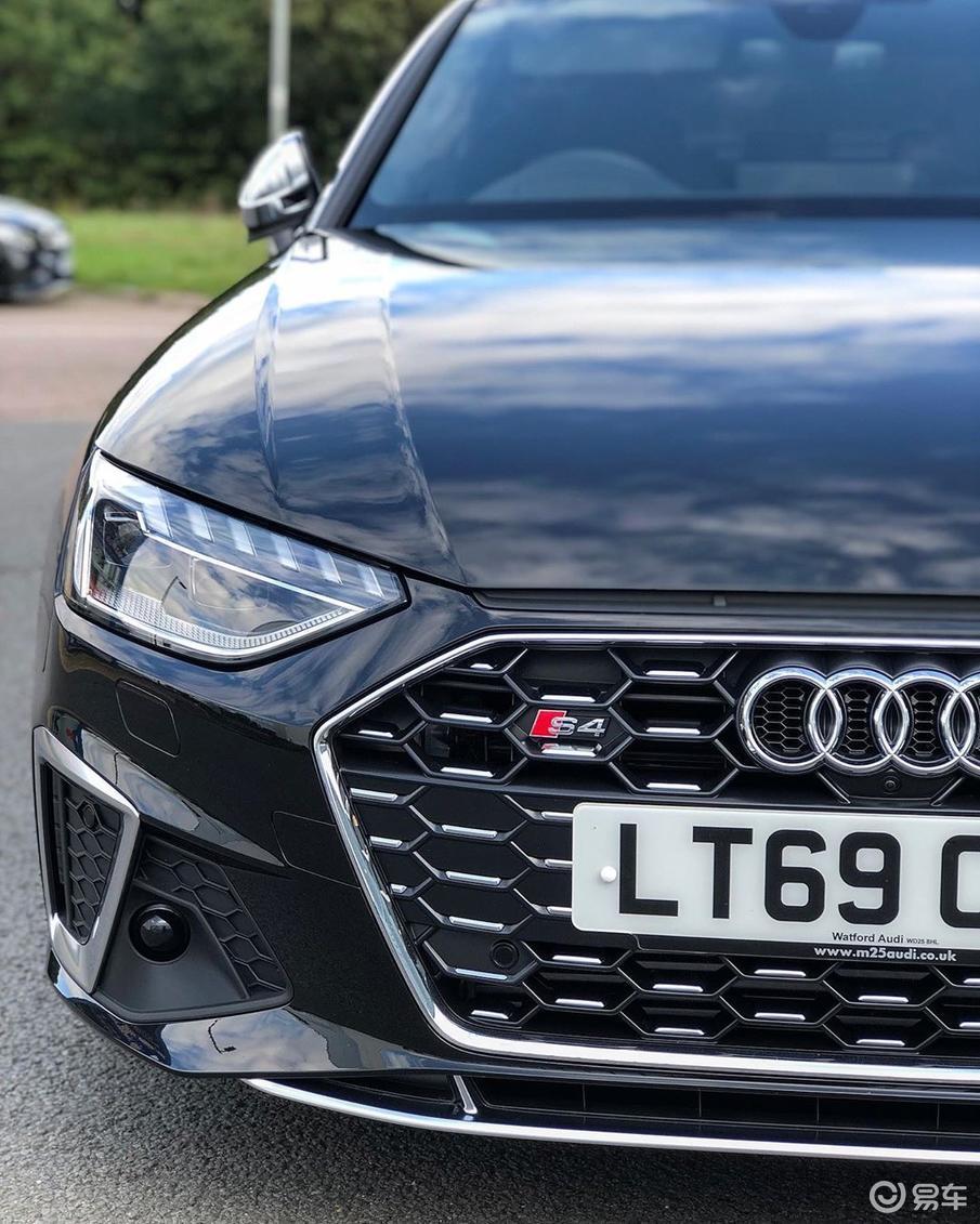 新款奥迪s4 limousine海外实车实拍!