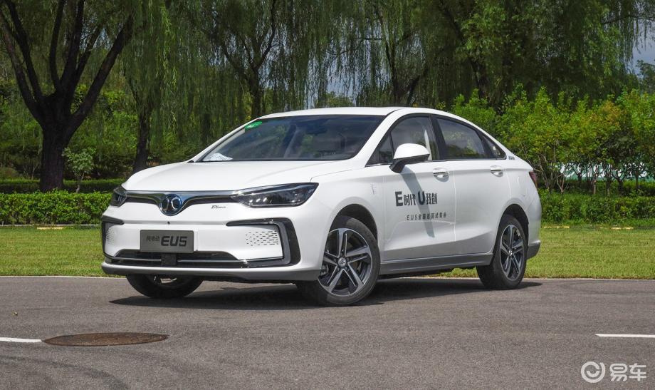 物流人的福音,五菱荣光推出纯电动版 有5100l储物空间_易车