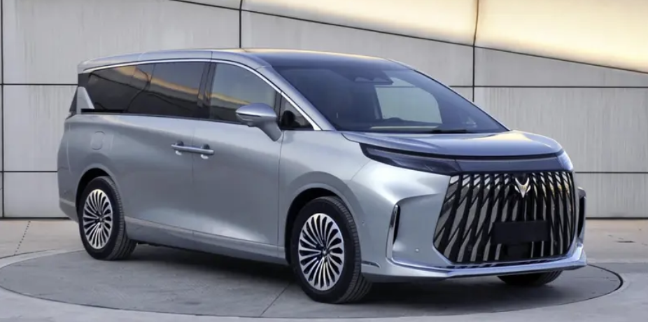 首创磁流变底盘与内嵌式防滚架：极狐首款MPV将26年上市