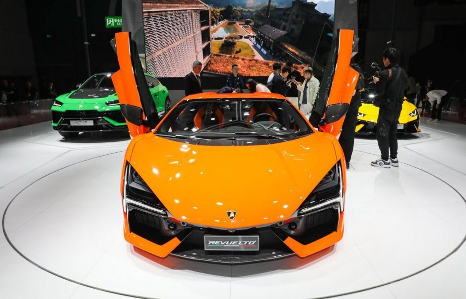 当兰博基尼的v12配上电机,600多万的价格还算贵吗?_易车