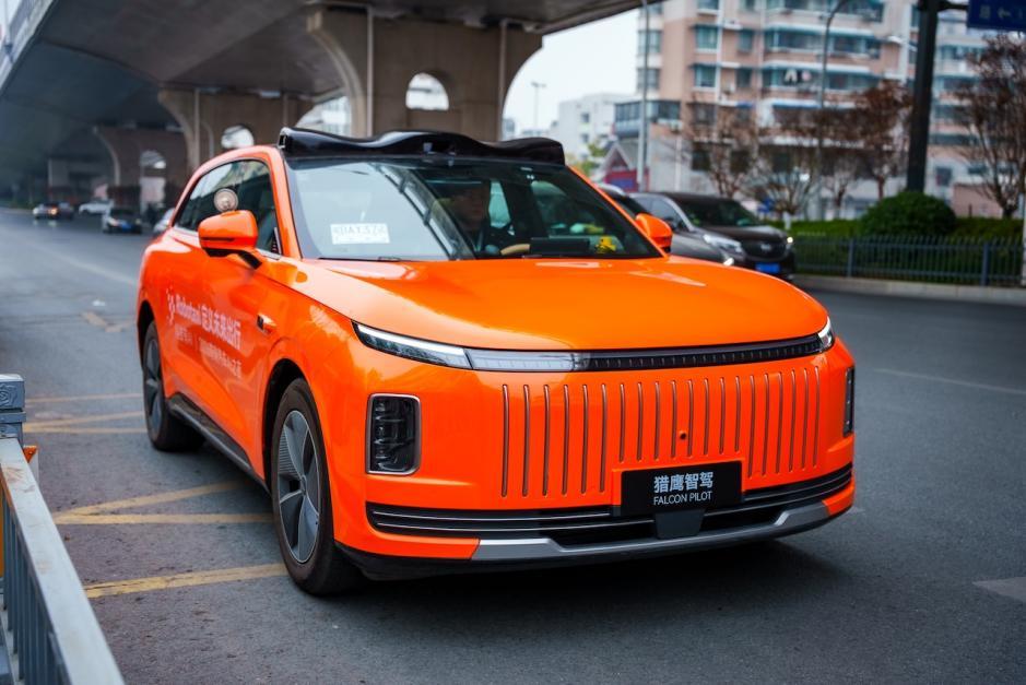 体验Robotaxi：让人安心的，是它的应变能力