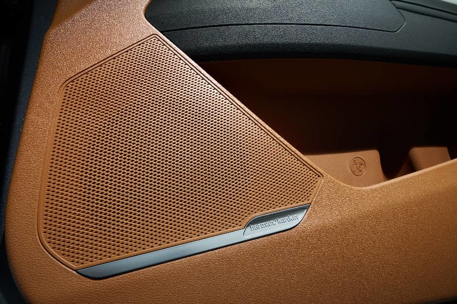 起亚新狮铂拓界诚意上市 “焕新一口价”10.99万元起