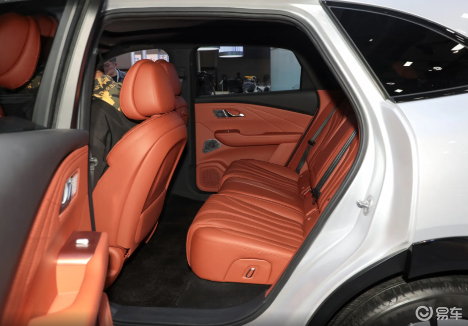 风云T9L标配17.3寸屏,560TOPS算力加激光雷达