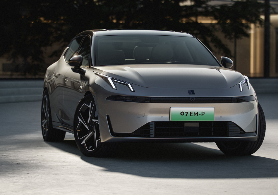 领克07 em-p采用1.5t发动机电机搭配电机组成的插电式混动