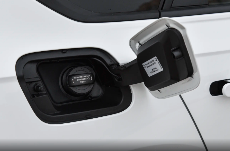 颜值更高配置升级，这车亮点颇多，12.09万起售贵吗