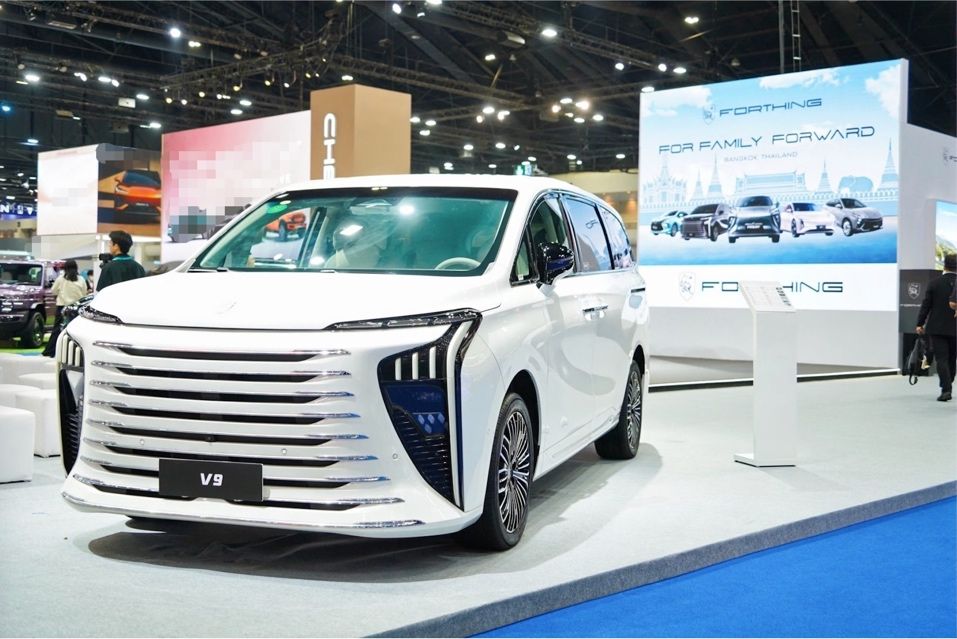 东风风行携FRIDAY与星海V9亮相曼谷车展