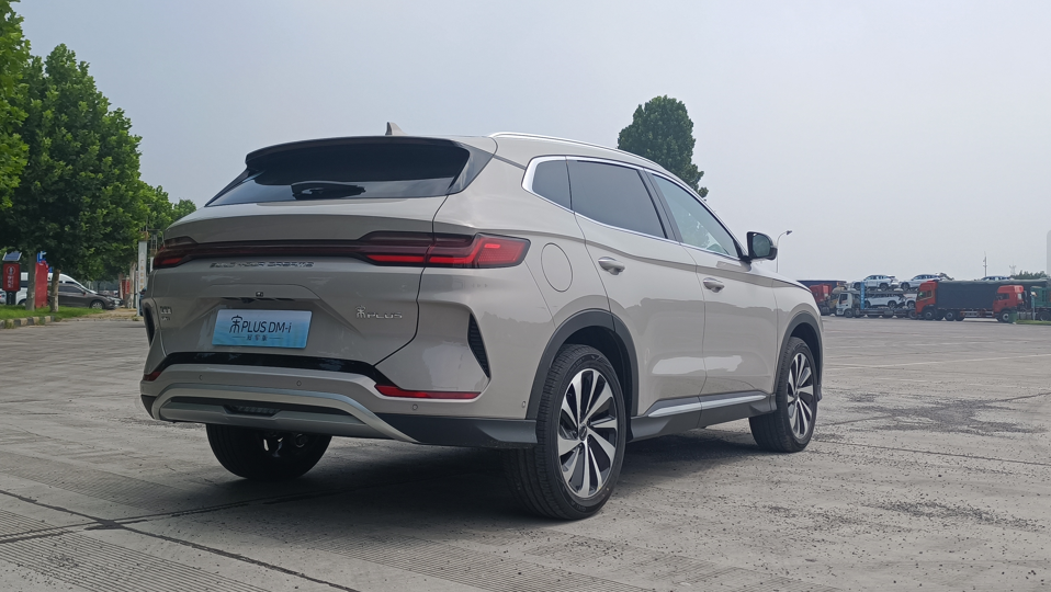 我们先来看看现款宋plus dm-i冠军版的定价,它的110km旗舰型目前是