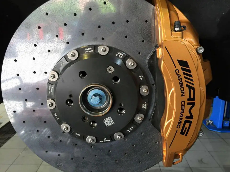 奔驰s63改装高性能amg碳陶刹车性能与美观同步提升