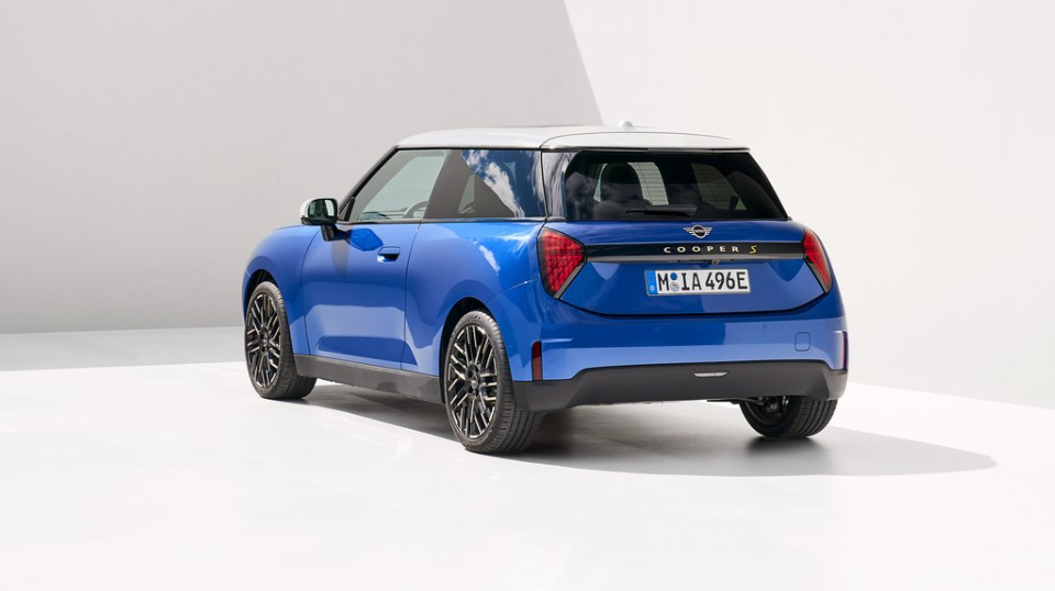 mini虽然可爱,复古,但一直以来它也都被冠以小钢炮的角色,原因是它的