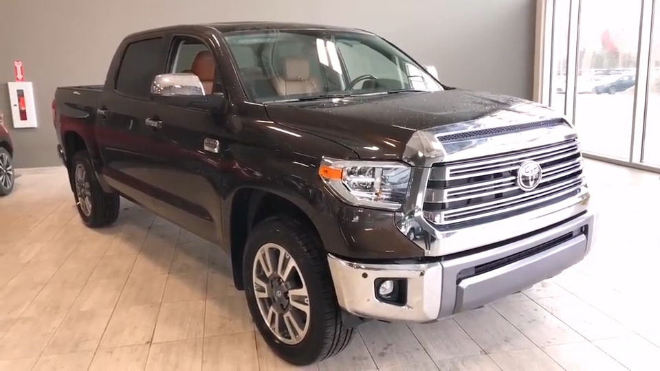 预定的丰田坦途4x4到货,按下钥匙开启后尾箱,惊艳一幕上演