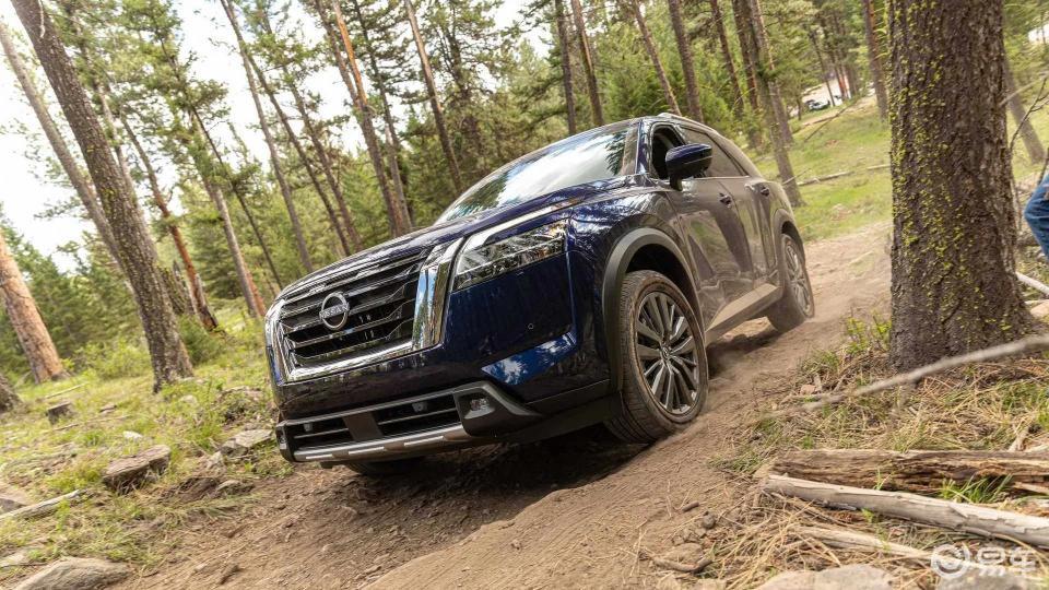 而在最近两年,日产在海外能够拿得出手的suv车型,恐怕非这款探路者