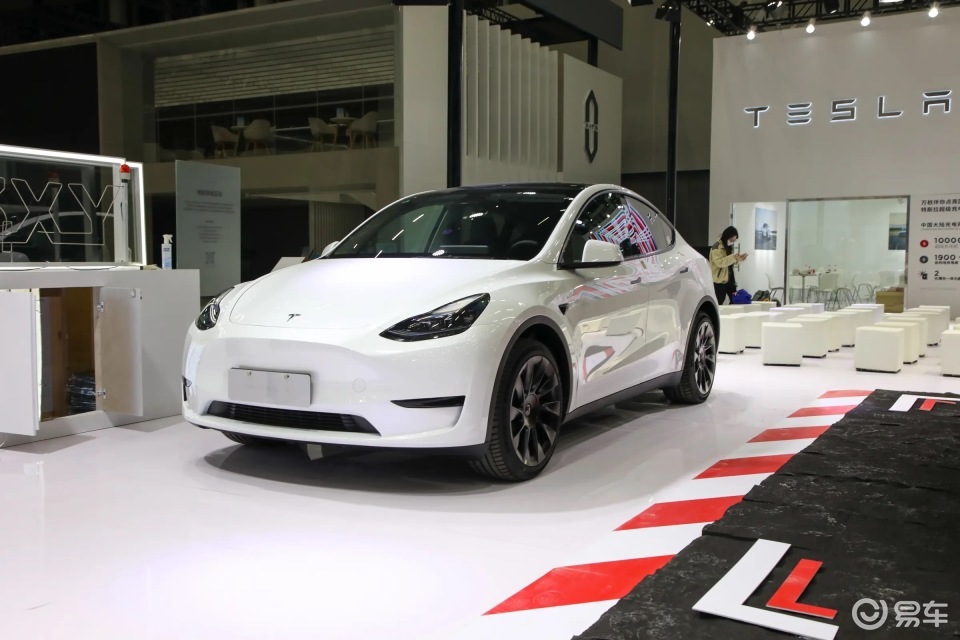 极越01 VS 特斯拉ModelY，纯视觉智驾车型大比拼