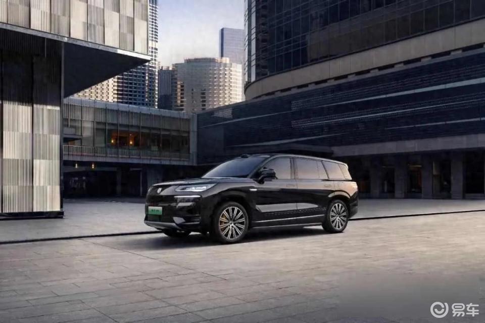 定位大型SUV，转弯半径比A0级小车灵活，腾势N9确实牛