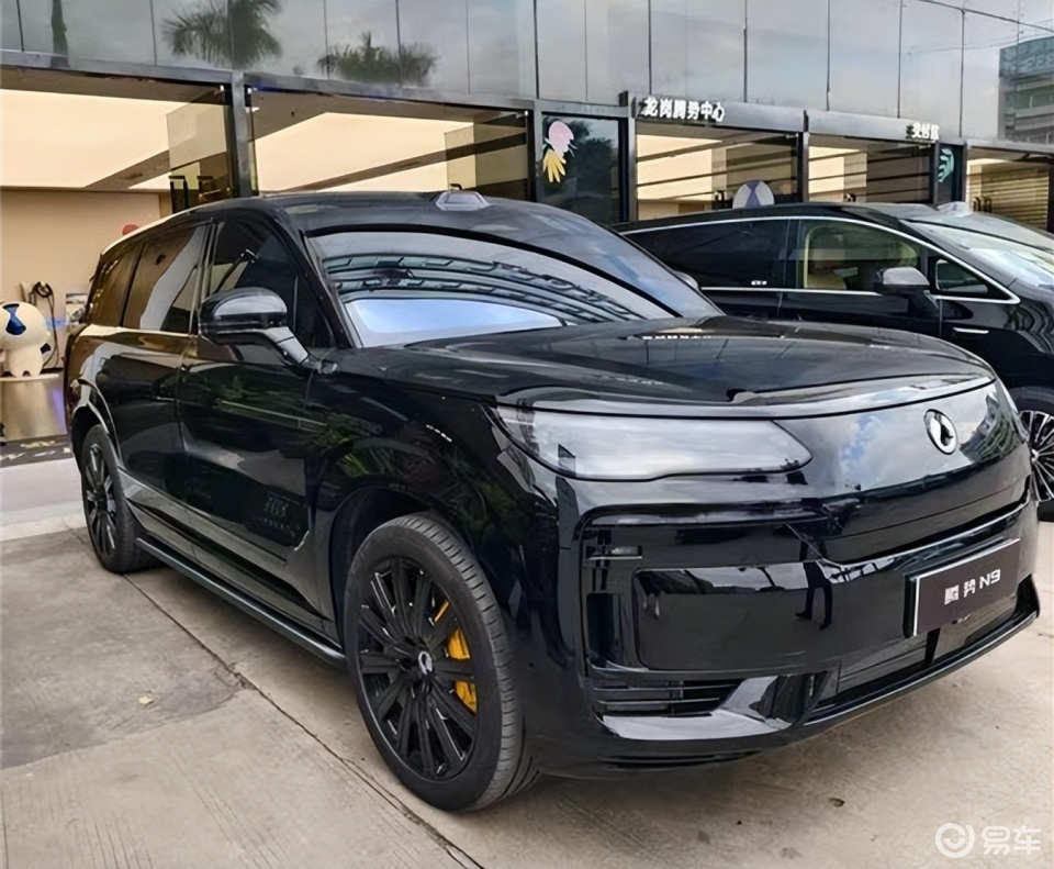 真正的豪华是一把掉头的从容！腾势N9掉头丝滑流畅