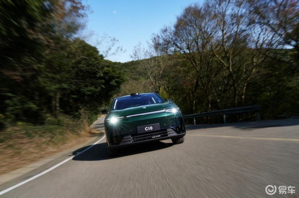 零跑C10碰上海狮06、星舰 7,哪款车更胜一筹?