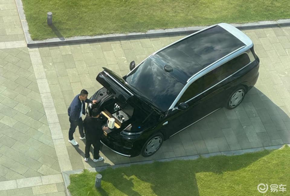 从220V放电模组的前备箱厨房，看看即将上市的零跑D19