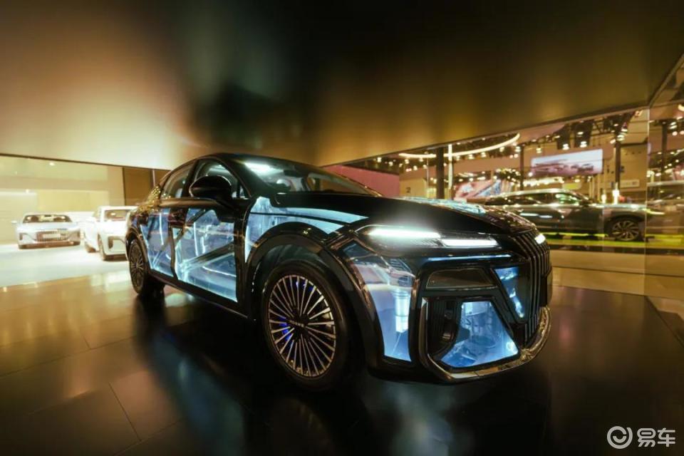 当AI有了“活人感”,车市下半场亮起来丨人汽