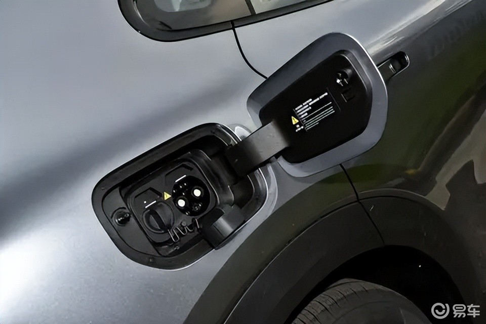 10多万买纯电SUV，深蓝S05、银河E5，年轻人该选谁