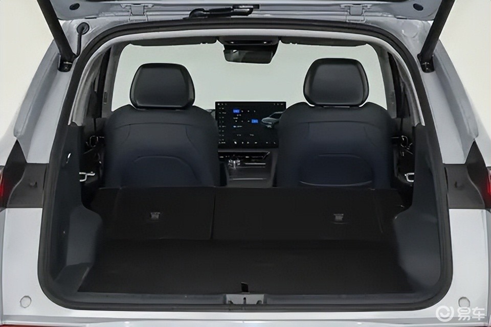 10多万买纯电SUV，深蓝S05、银河E5，年轻人该选谁