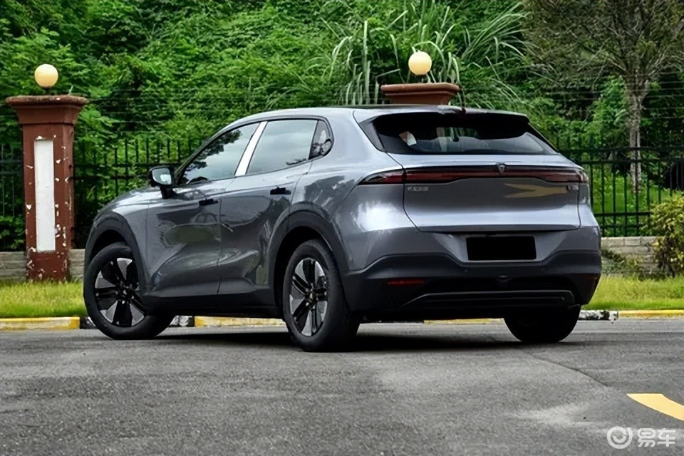 10多万买纯电SUV，深蓝S05、银河E5，年轻人该选谁