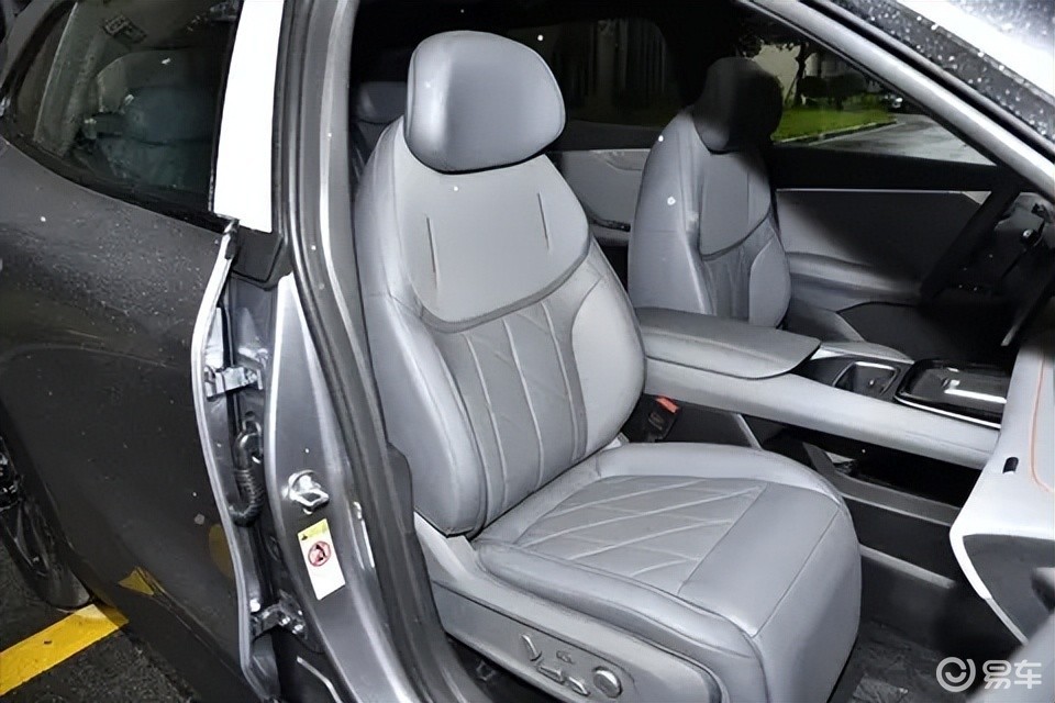 10多万买纯电SUV，深蓝S05、银河E5，年轻人该选谁