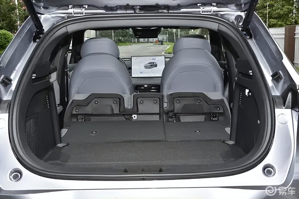 10多万买纯电SUV，深蓝S05、银河E5，年轻人该选谁