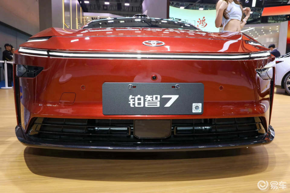 丰田20万级豪华D级电轿！3020mm轴距+激光雷达