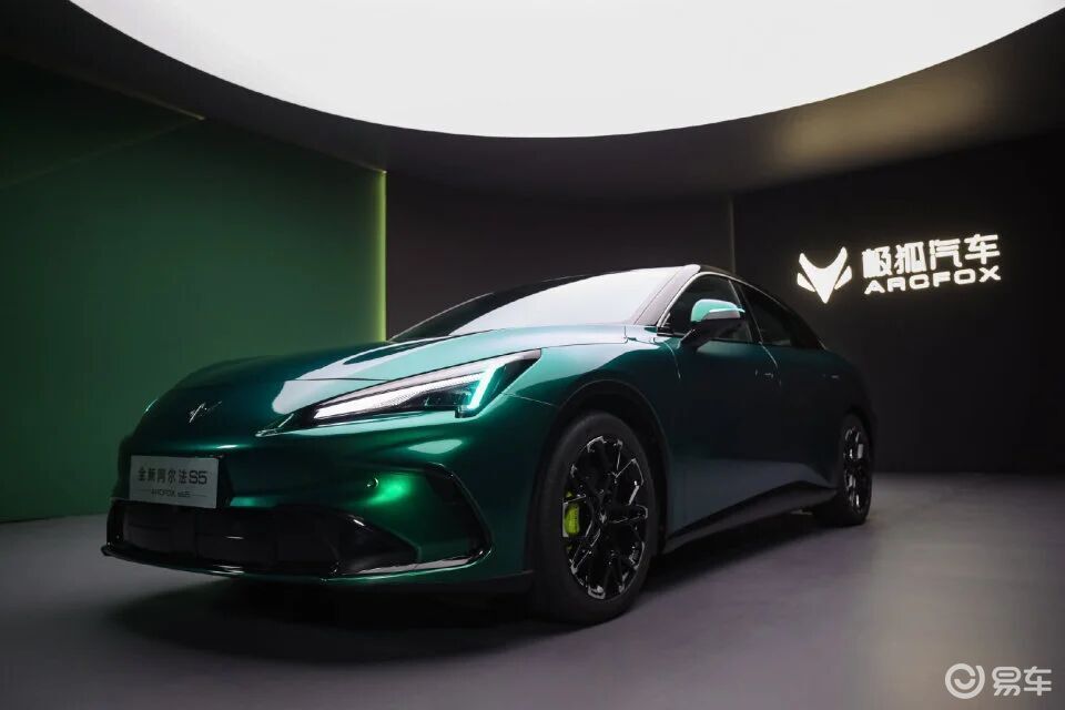 11.28万元起 定位年轻市场 极狐全新阿尔法S5预售